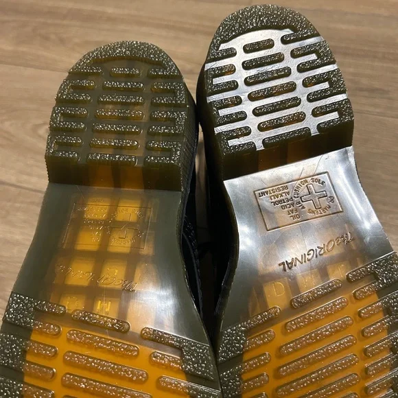 Never Worn Size 7 Dr. Martens Boots - Picture 2 of 4